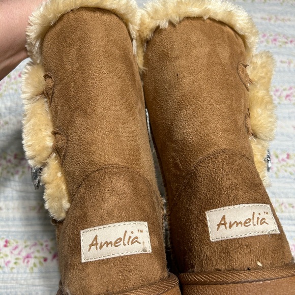 Amelia James Shoes - Boots with fur